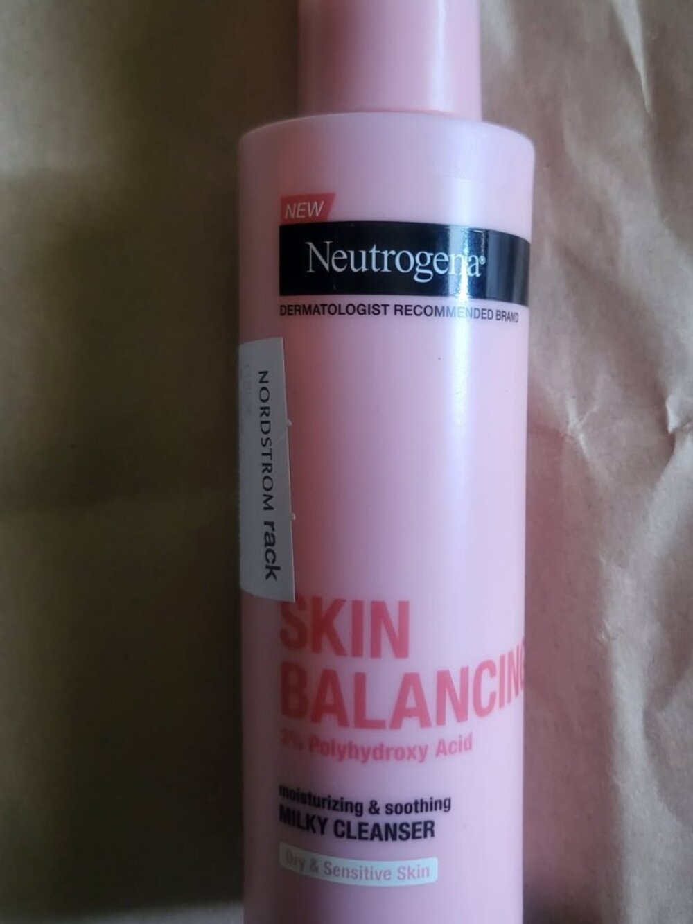 NEW Neutrogena Skin Balancing Milky Cleanser w/ 2% Polyhydroxy Acid (PHA) 6.3 oz